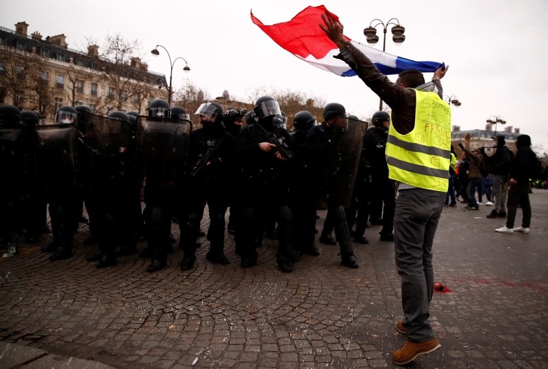 Paris police arrest 102 as thousands of Yellow Vests mobilize for fresh ...