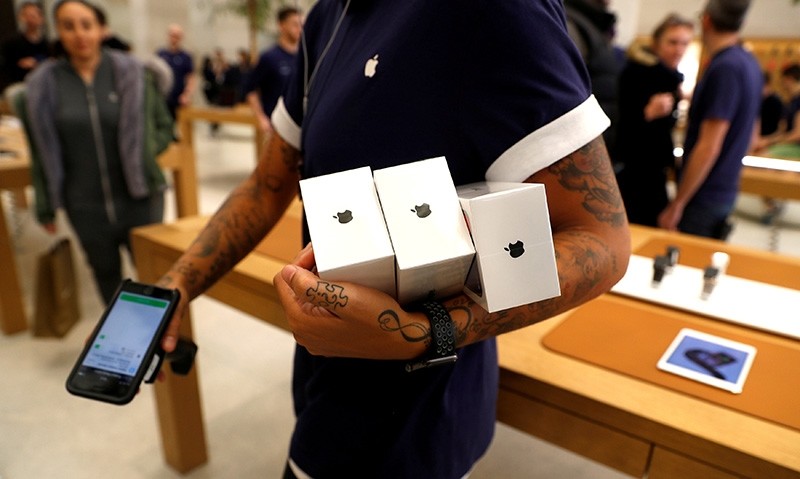 An Apple Store staff shows Apple's new iPhones X after they go on sale at the Apple Store in Regents Street, London, Britain, November 3, 2017. (Reuters Photo)