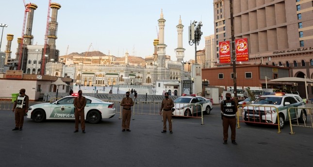 بدء طواف القدوم لضيوف الرحمن في موسم حج استثنائي