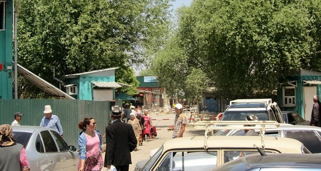 Кыргызстан эвакуировал 315 человек после столкновений на границе с Таджикистаном
