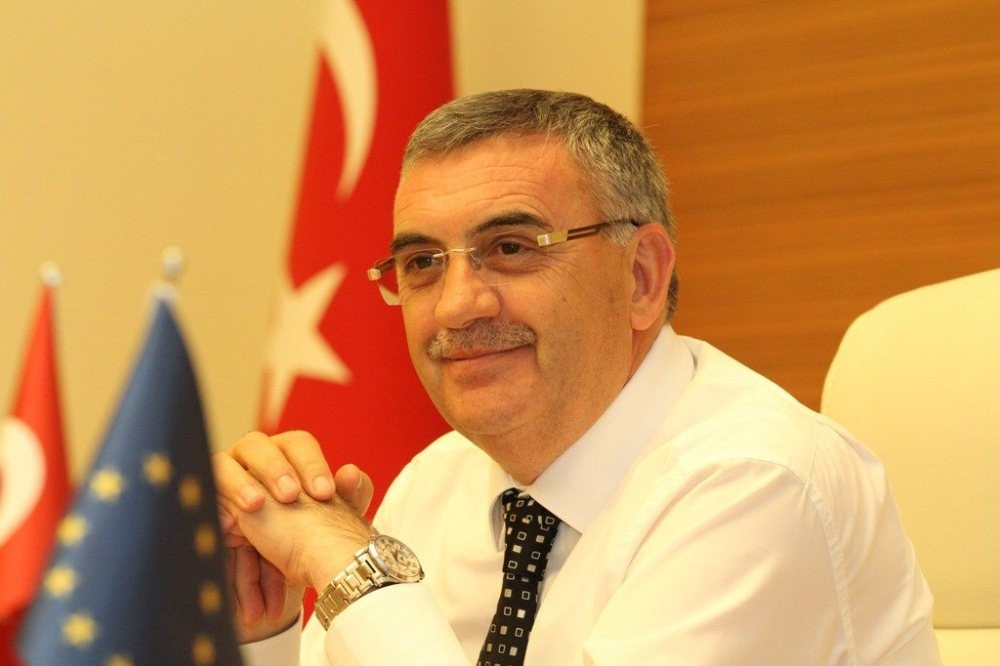 The survey found that Sakarya Mayor Zeki Tou00e7ou011flu is the most popular municipal mayor with a 59.7 percent approval rating.