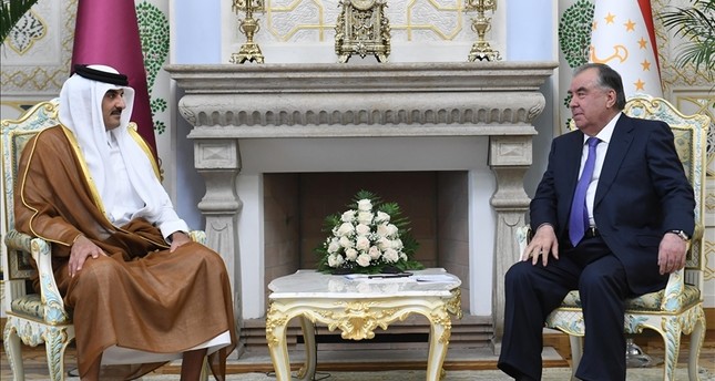 أمير قطر الشيخ تميم بن حمد آل ثاني يلتقي  مع رئيس طاجيكستان إمام علي رحمان صورة: الأناضول
