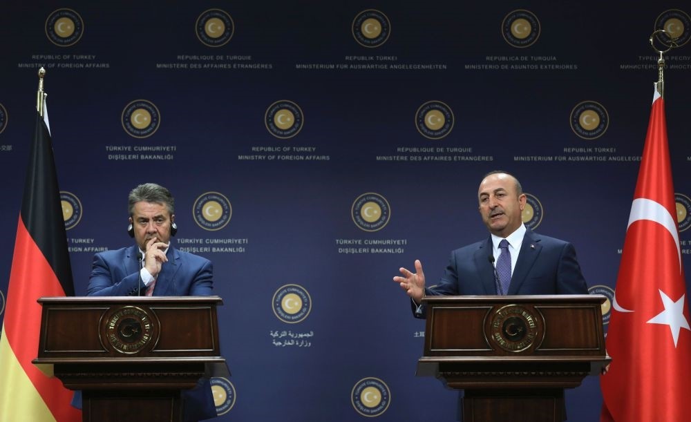 German Foreign Minister Sigmar Gabriel (L) and his Turkish counterpart Mevlu00fct u00c7avuu015fou011flu attended a news conference in Ankara, Monday.