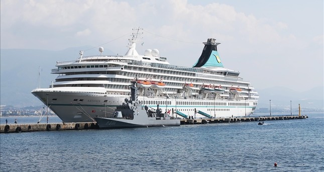 سفينة فندقية عملاقة تحمل علم جزر البهاما ترسو في ميناء ألانيا على ساحل ولاية أنطاليا جنوبي تركيا، 15 أكتوبر/ تشرين الأول 2022 الأناضول