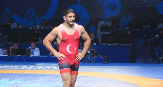 التركي آق غول يقتنص الفضية في بطولة المصارعة الحرة