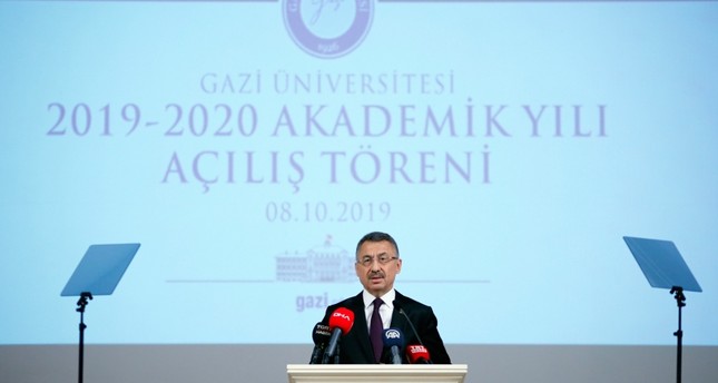 نائب الرئيس التركي متحدثاً في افتتاح السنة الدراسية 2019-2020 لجامعة غازي بالعاصمة أنقرة الأناضول