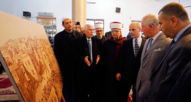 الأمير تشارلز يزور مسجد عمر بن الخطاب في مدينة بيت لحم