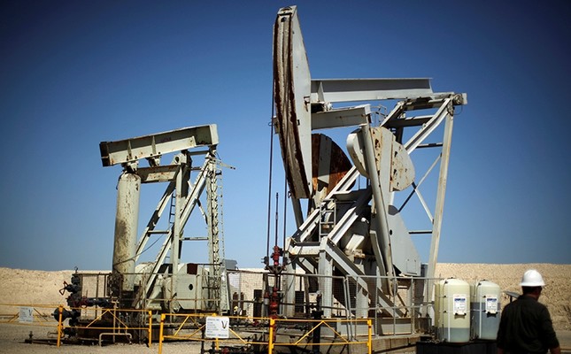 Pump jacks drill for oil in the Monterey Shale, Calif., U.S., April 29, 2013. (Reuters Photo)