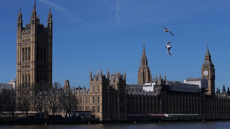Britain's Houses of Parliament, comprising the House of Commons and the House of Lords, are pictured from accross the River Thames in London on March 13, 2017. (AFP Photo)