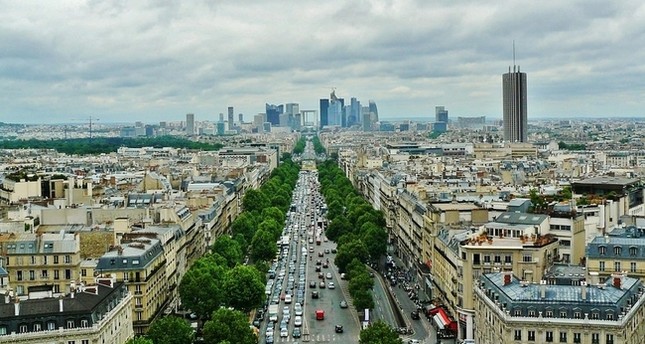 لماذا يهجر سكان باريس مدينتهم؟