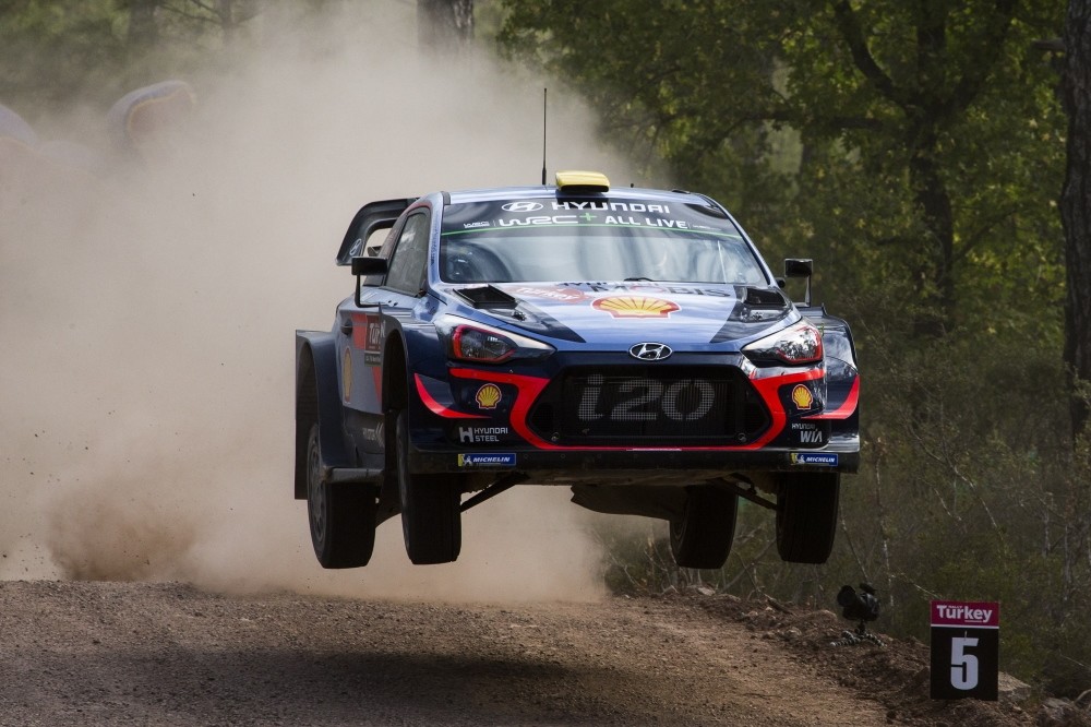 Andreas Mikkelsen won Thursday night's curtain-raising speed test in the 10th round.