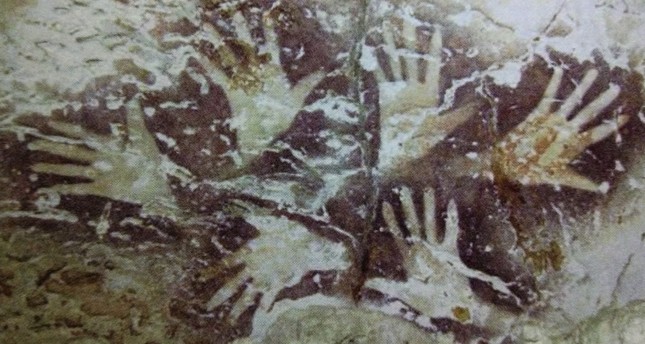اكتشاف لوحات صخرية تعود لـ40 ألف عام داخل كهف شرقي إندونيسيا