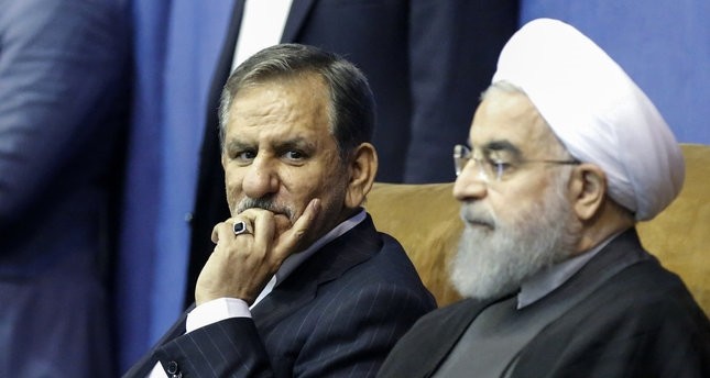 الرئيس الإيراني حسن روحاني يمين ونائبه اسحق جهانغيري يسار    وكالة الأنباء الفرنسية