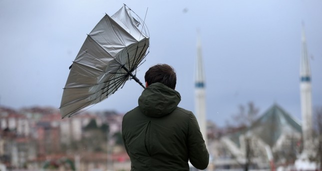 العاصفة في دوزجة بالقرب من اسطنبول الأناضول