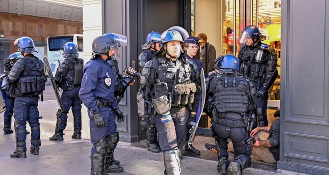 استنفار في صفوف الشرطة الفرنسية استعدادا لمظاهرة لمحتجي حركة السترات الصفراء