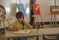 The nine-year-old daughter of el-Huseyin family, Mesa (,Diamond, in Turkish) excels in painting as a student at a Turkish private school where she is exploring her talent as an artist despite having never attended painting courses before. 