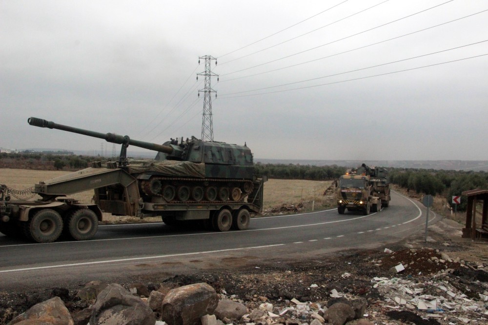Howitzers being transported to Kilis province near the Syrian border. 