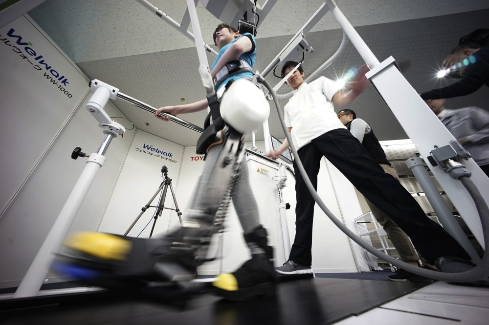 Toyota shows robotic leg brace to help paralyzed people walk Daily Sabah