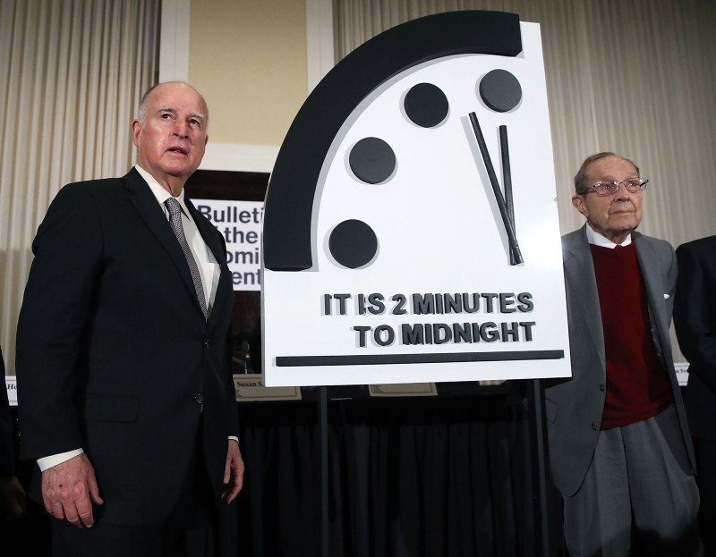 Former California Governor Jerry Brown, (L) and former U.S. Secretary of Defense William Perry unveil the Doomsday Clock during The Bulletin of the Atomic Scientists news conference, on Jan. 24, 2019. (AFP Photo)