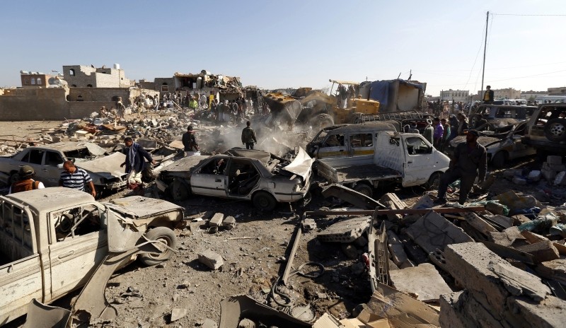 emenis search for survivors under the rubble of houses that were destroyed by a coalition air strike, in Sana'a, Yemen 26 March 2015. (EPA Photo)