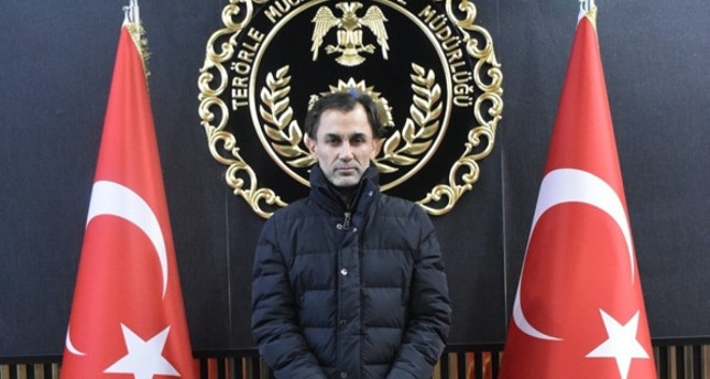 في قبضة الأمن الأناضولالمدعو هزني غولغا الذي قام بتهريب بلال حسان مخطط تفجير شارع الاستقلال في إسطنبول