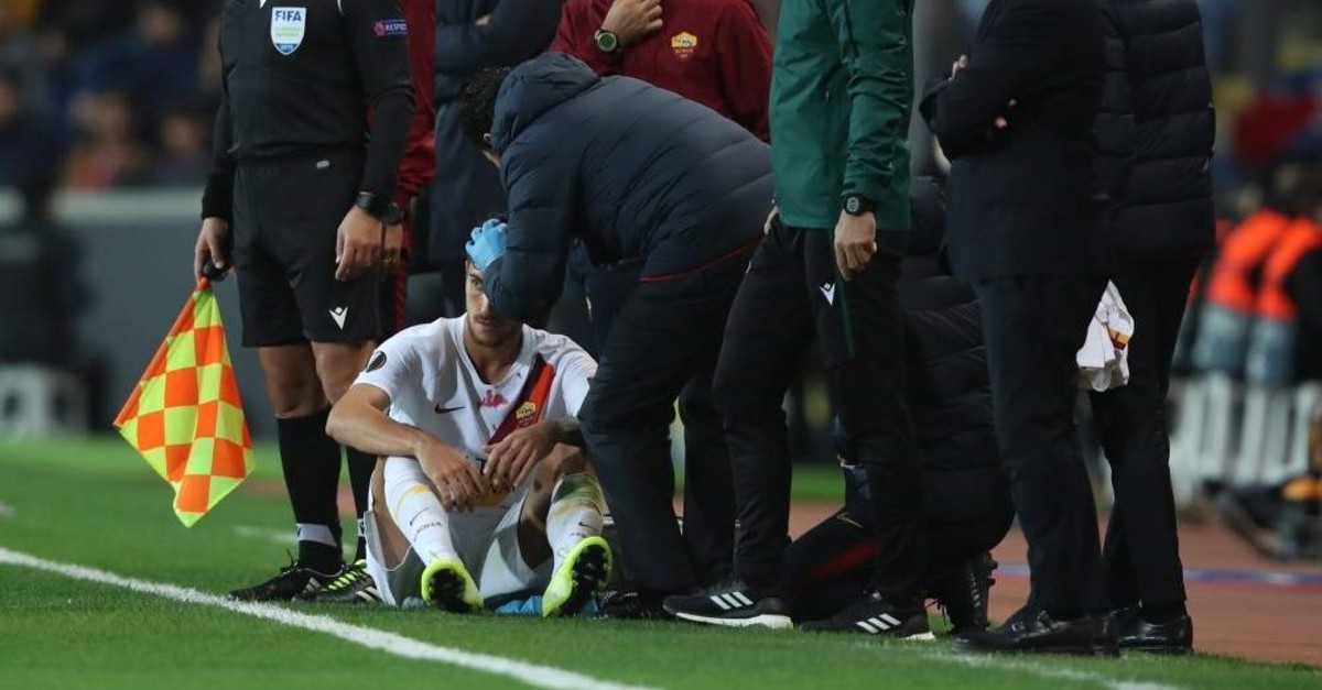Pellegrini receives first aid after he was injured by an object thrown by fans during a match between Ba?ak?ehir and AS Roma, Istanbul, Nov. 28, 2019. (EPA Photo)