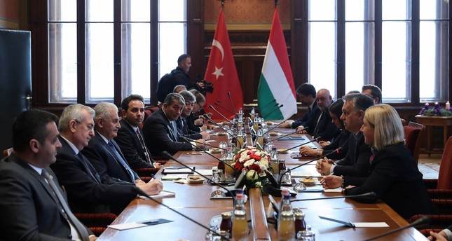 رئيس البرلمان التركي يلتقي رئيس وزراء المجر