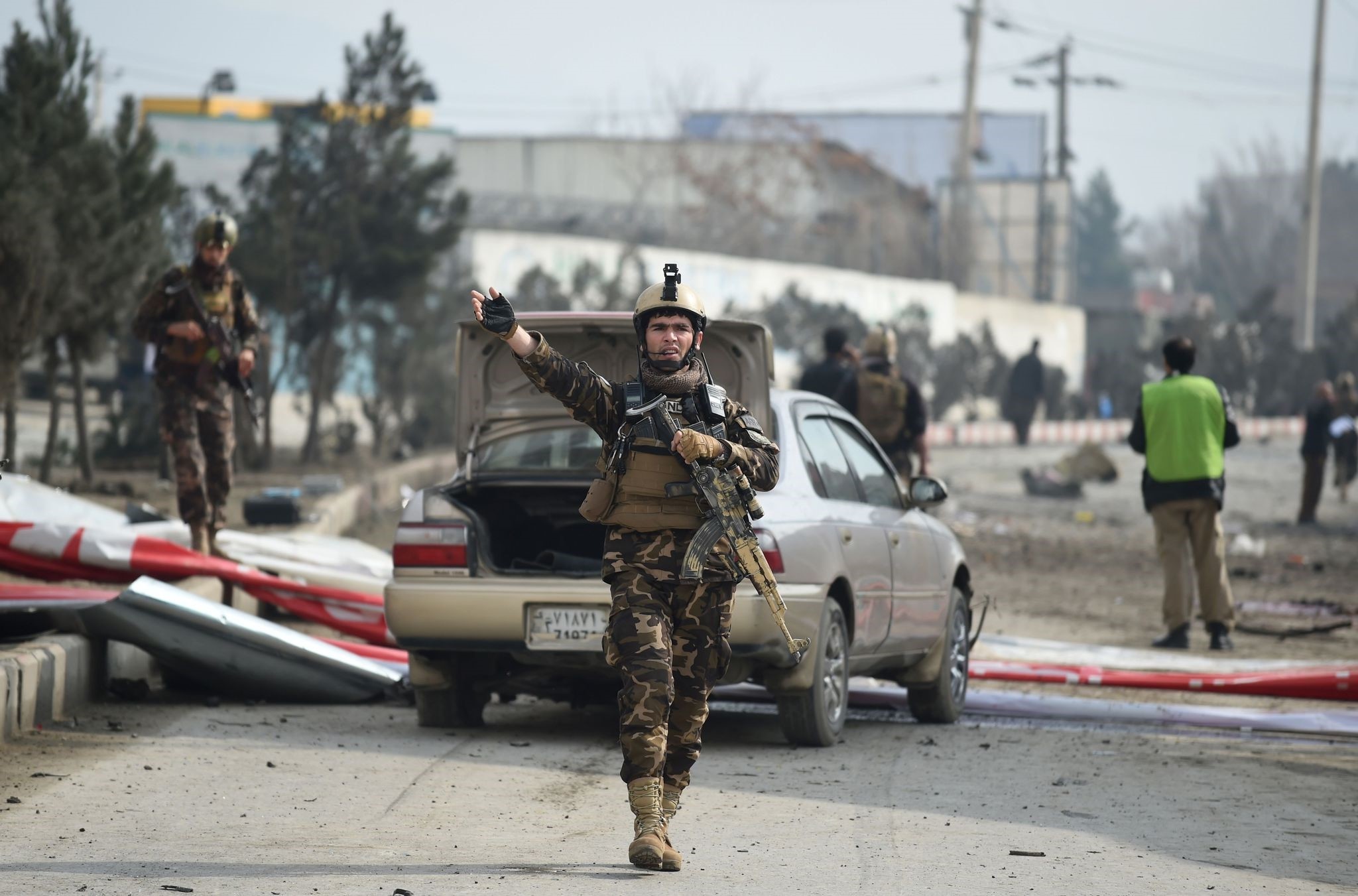 An Afghan security personnel gestures as he arrives at the site of a car bomb attack targeting a foreign forces, in Kabul on March 2, 2018. (AFP Photo)