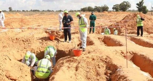 ليبيا.. اكتشاف مقابر جماعية وفردية بترهونة