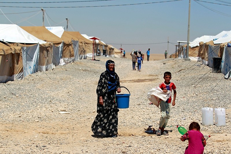 A displaced woman who fled her home walks at Salamiyah camp, near Mosul, Iraq August 6, 2017. (Reuters Photo)