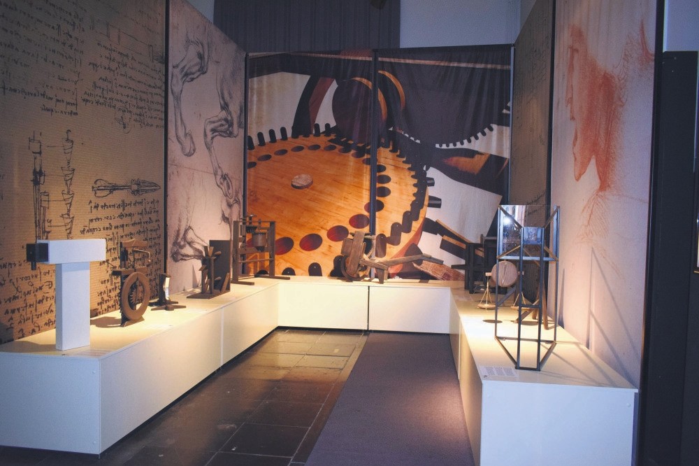 The exhibition includes 100 replicas of Leonardou2019s original sketches, manuscripts, paintings and drawings. 