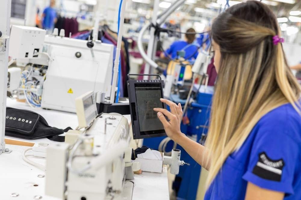 The Hugo Boss factory takes its power from artificial intelligence.