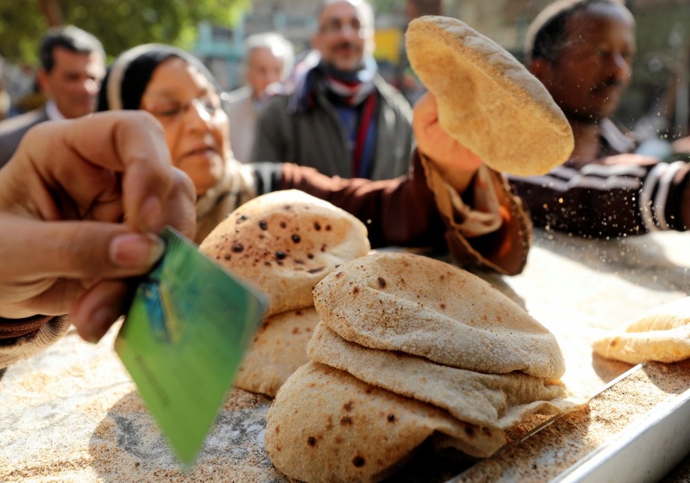As austerityhit Egyptians turn to bread, wheat imports hit new highs