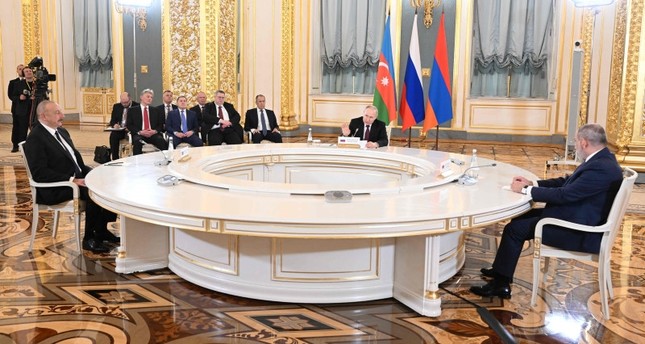 بوتين مع نظيره الأذربيجاني ورئيس الوزراء الأرميني. موسكو. 25 مايو 2023 الفرنسية