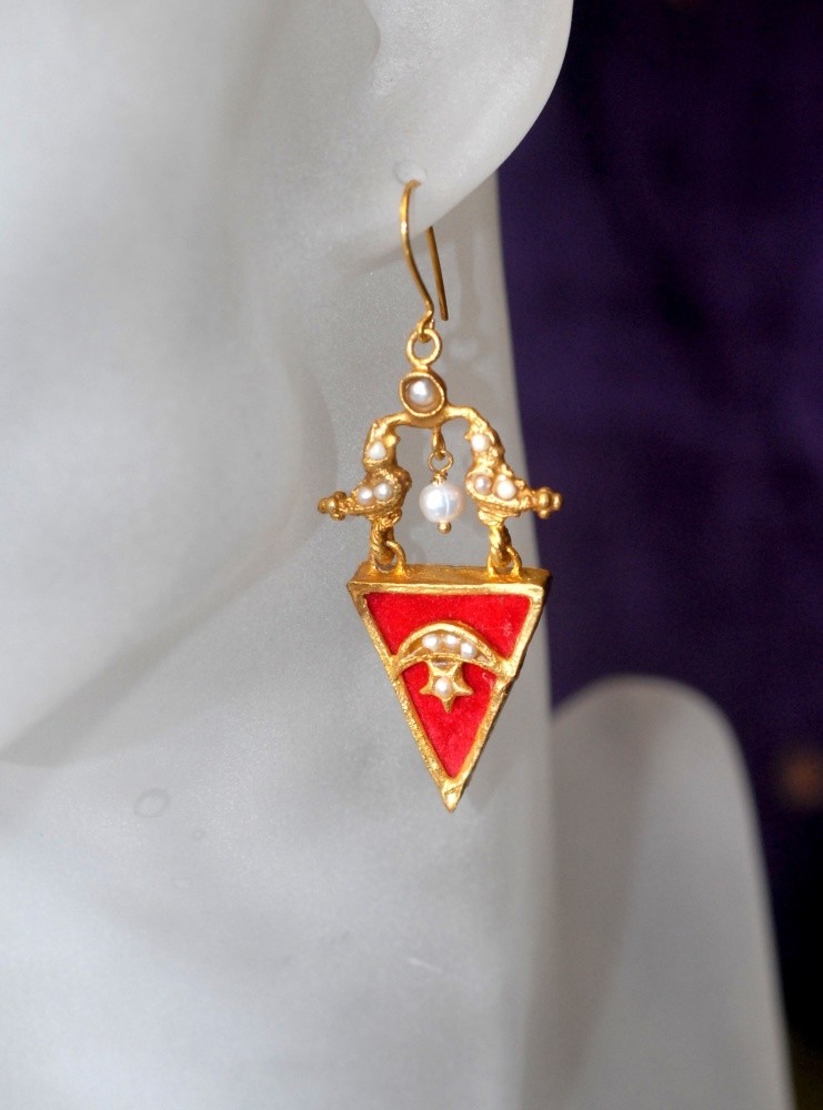 Grand Bazaar Jewelry Designer S Work Shines In Hollywood Productions Daily Sabah