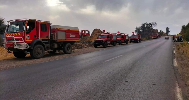 طواقم الإطفاء في ولاية الطارف شمالي الجزائر الأناضول