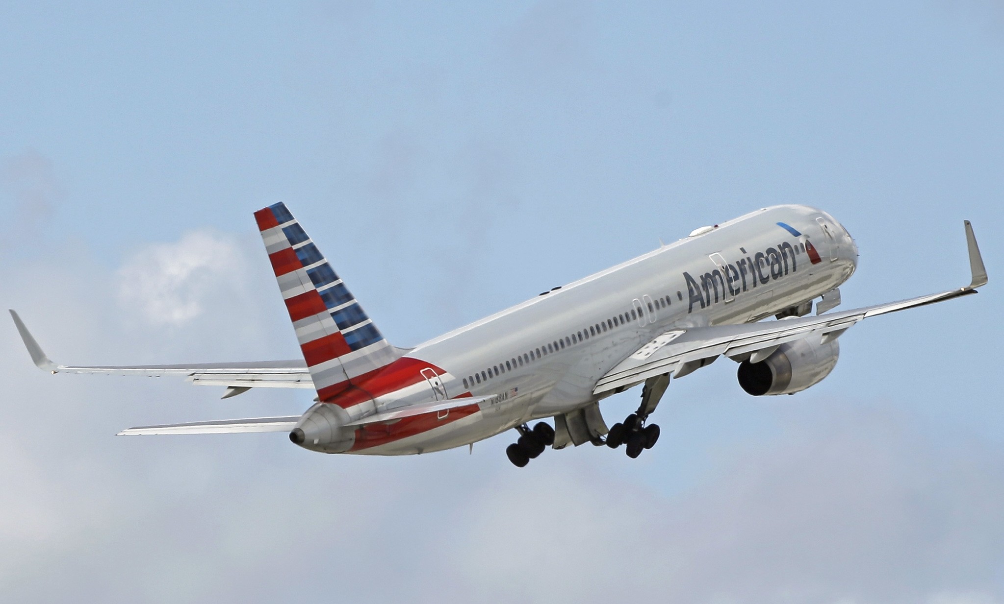 American Airlines flight makes emergency landing in Manchester Daily