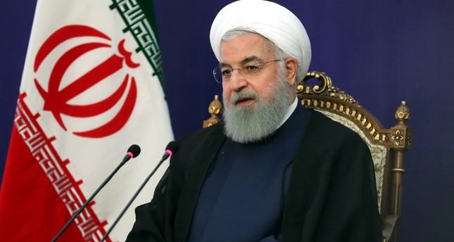 إيرانيون يتداولون كتاباً يتهم روحاني بالتعاون مع استخبارات الشاه وواشنطن