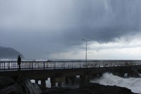 u00d6zcan Alperu2019s 2007 movie u201cSonbahar,u201d depicting the dark political atmosphere of the 1990s through the story of Yusuf, swept awards at many festivals. 