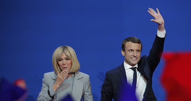 زوجة المرشح الرئاسي الفرنسي تكبره بعشرين عاماً وجدة لسبعة أحفاد