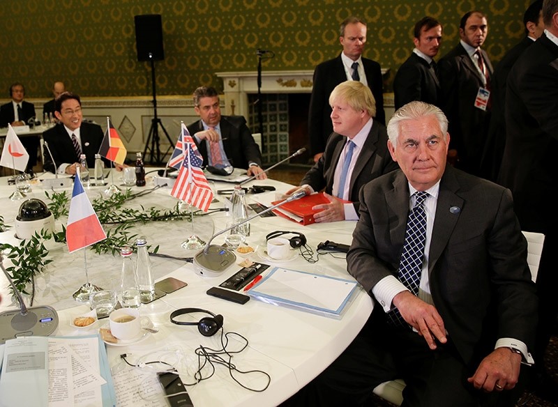 (R-L) U.S. Secretary of State Rex Tillerson, Britain's Foreign Secretary Boris Johnson and German Foreign Minister Sigmar Gabriel attend roundtable talks during a G7 for foreign ministers in Lucca, Italy April 11, 2017. (Reuters Photo)