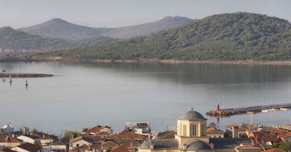 Cunda Island stands out with its nostalgic streets and old school shops, restaurants.