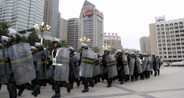 قوات صينية في إقليم أورومتشي المسلم 2013 رويترز