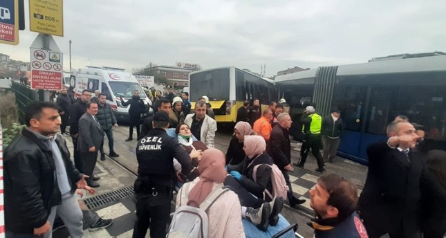 حادث تصادم وقع بين حافلة وقطارترامواي الواصل بين منطقتي جيبالي وعلي بي كوي في مدينة إسطنبول أدى إلى 11 إصابة MSK