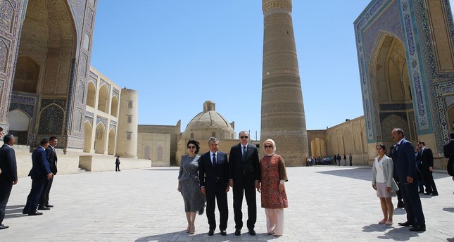 أردوغان يزور الأماكن التاريخية في بخارى