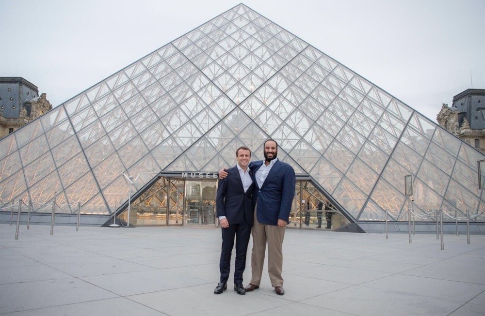 French President Macron (L) and Saudi Crown Prince Mohammad in front of the Louvre, Paris, April 8.
