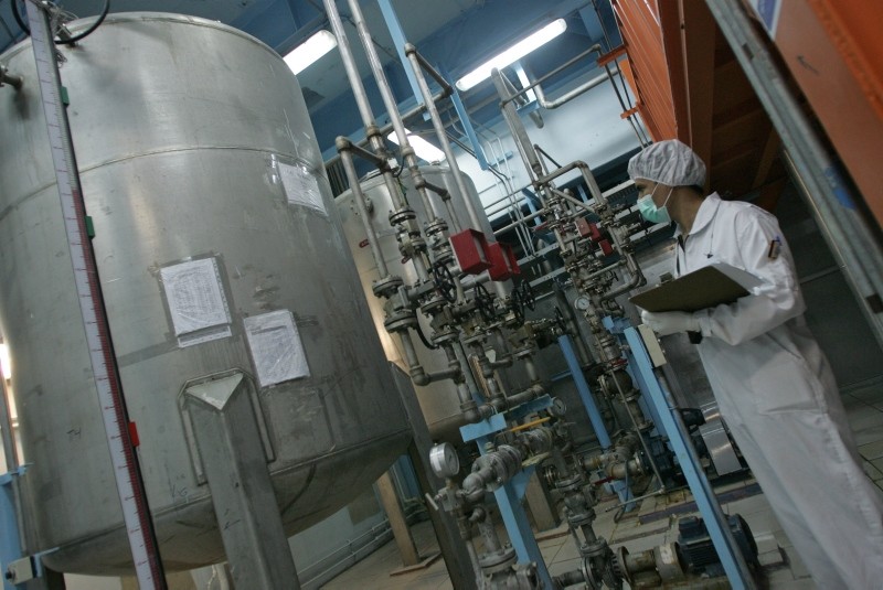 In this file photo taken on February 03, 2007 An Iranian technician works at the Isfahan Uranium Conversion Facilities (UCF), 420 kms south of Tehran, 03 February 2007. (AFP Photo)