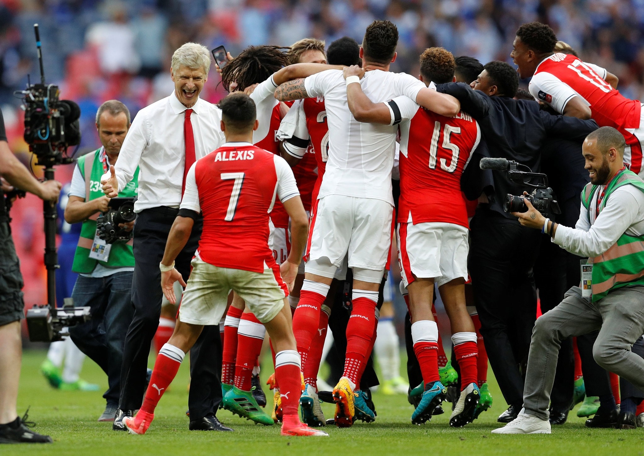 Arsenal win FA Cup for record 13th time after beating Chelsea 2-1