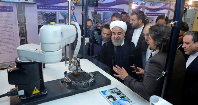 الرئيس الإيراني يستمع لشروحات عن تطور العمل في مجال الطاقة النووية من الأرشيف