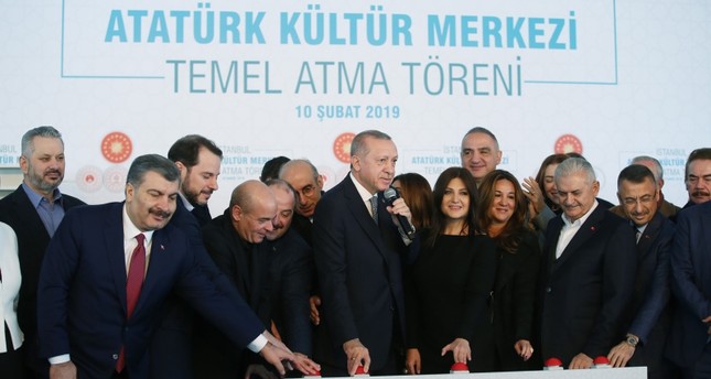 أردوغان يدشن دار الأوبرا بإسطنبول ويتعهد بإلغاء الضريبة على المطبوعات